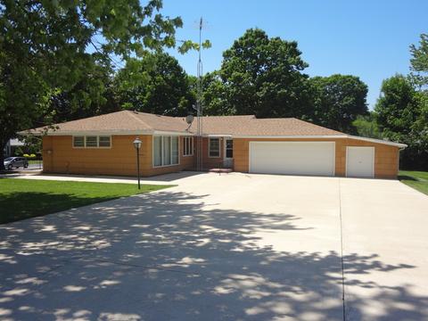 105 E Taylor St, Newark, IL 60541 photo 1