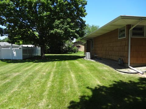 105 E Taylor St, Newark, IL 60541 photo 3