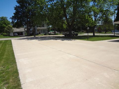 105 E Taylor St, Newark, IL 60541 photo 4