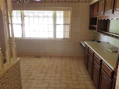 295 Pleasant St, Hoffman Estates, IL 60169 photo 4