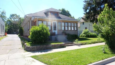 635 Raymond St, Elgin, IL 60120 photo 2