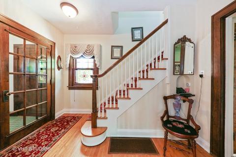 618 N Cross St, Wheaton, IL 60187 photo 3