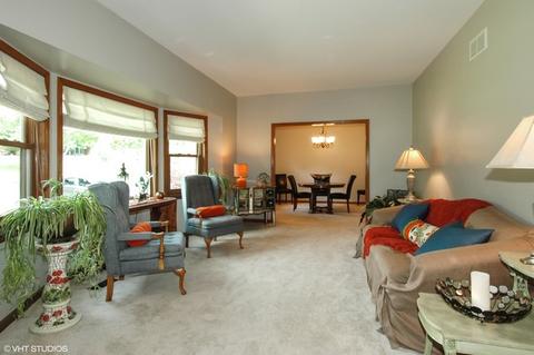 531 Fairway View Dr, Algonquin, IL 60102 photo 2