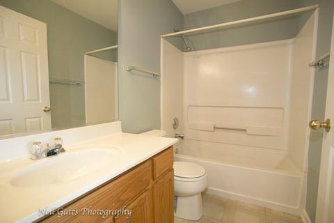 2354 Cove Ct, Elgin, IL 60123 photo 17