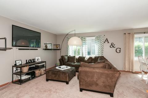 1095 Whitchurch Ct, Wheaton, IL 60189 photo 2
