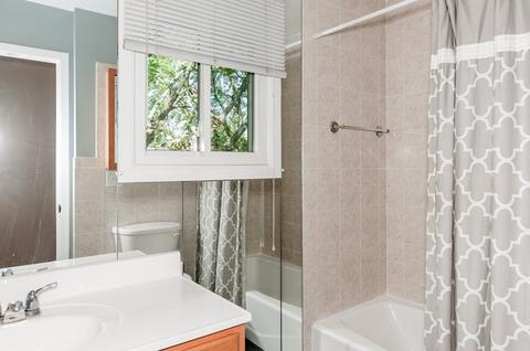 1095 Whitchurch Ct, Wheaton, IL 60189 photo 9