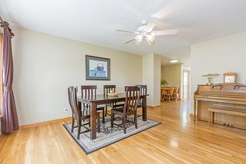 340 Pleasant St, Hoffman Estates, IL 60169 photo 2