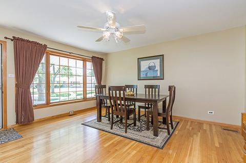 340 Pleasant St, Hoffman Estates, IL 60169 photo 3