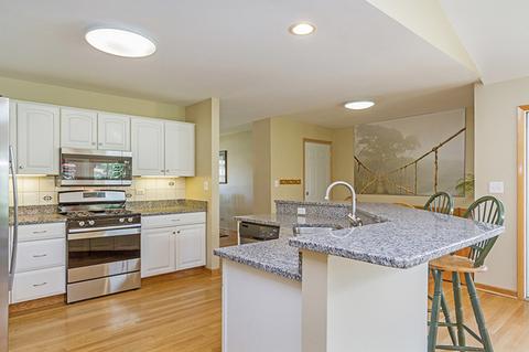 340 Pleasant St, Hoffman Estates, IL 60169 photo 8