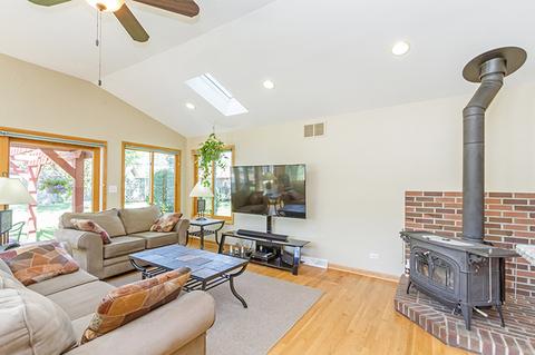 340 Pleasant St, Hoffman Estates, IL 60169 photo 10