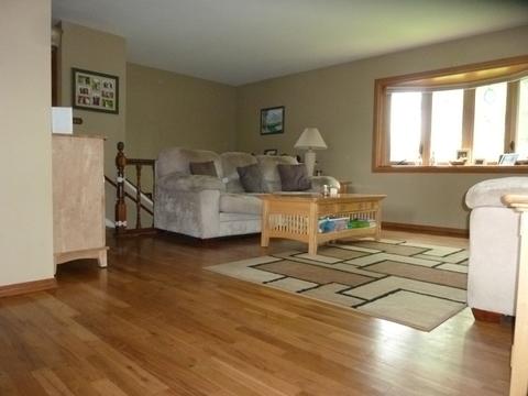 1640 Dennison Rd, Hoffman Estates, IL 60169 photo 4