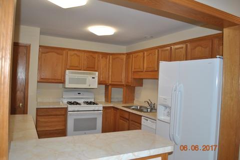 3671 Baybrook Dr, Aurora, IL 60504 photo 3