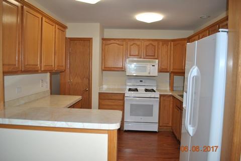 3671 Baybrook Dr, Aurora, IL 60504 photo 4