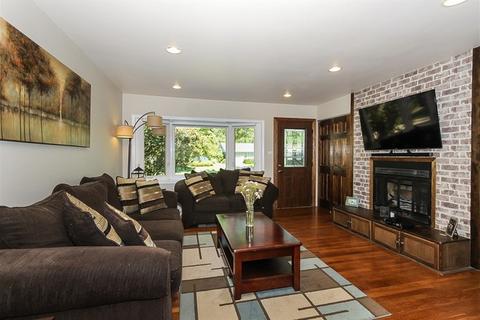 225 Princeton St, Hoffman Estates, IL 60169 photo 3