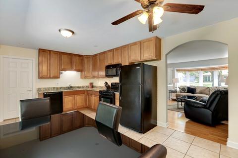 720 Olive St, Hoffman Estates, IL 60169 photo 7