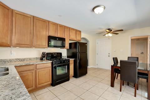 720 Olive St, Hoffman Estates, IL 60169 photo 10
