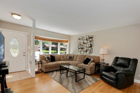 720 Olive St, Hoffman Estates, IL 60169 photo 3