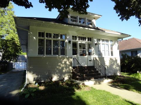 707 Cedar Ave, Elgin, IL 60120 photo 1