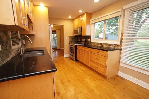 830 Hillcrest Blvd, Hoffman Estates, IL 60169 photo 10