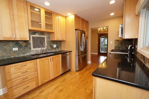 830 Hillcrest Blvd, Hoffman Estates, IL 60169 photo 9