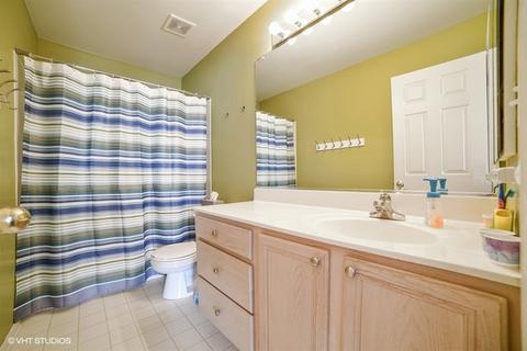 1542 Derby Ln, Bartlett, IL 60103 photo 14
