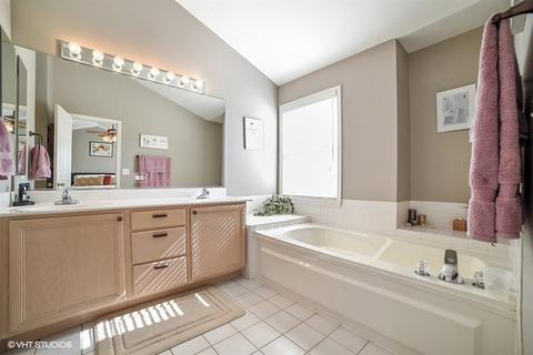 1542 Derby Ln, Bartlett, IL 60103 photo 11