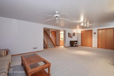 201 Hillcrest Ln, Steger, IL 60475 photo 9