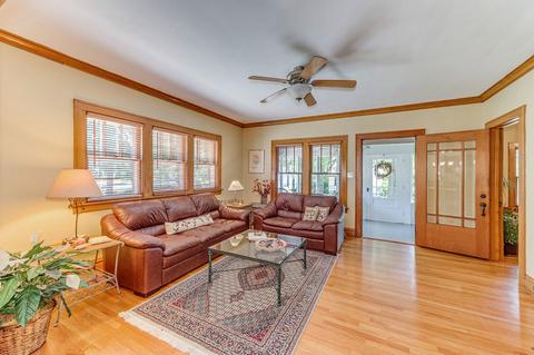 16 Elm Ave, Roselle, IL 60172 photo 4