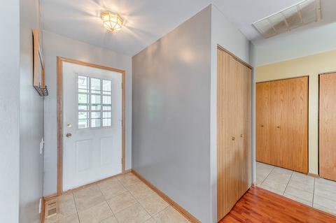 1870 Gleneagle Cir, Elgin, IL 60123 photo 3