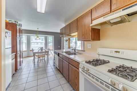 1870 Gleneagle Cir, Elgin, IL 60123 photo 10