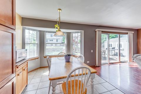 1870 Gleneagle Cir, Elgin, IL 60123 photo 8