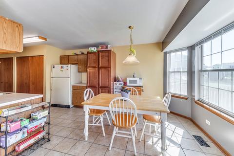 1870 Gleneagle Cir, Elgin, IL 60123 photo 9