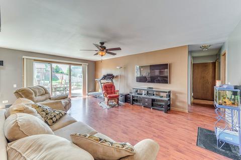 1870 Gleneagle Cir, Elgin, IL 60123 photo 4