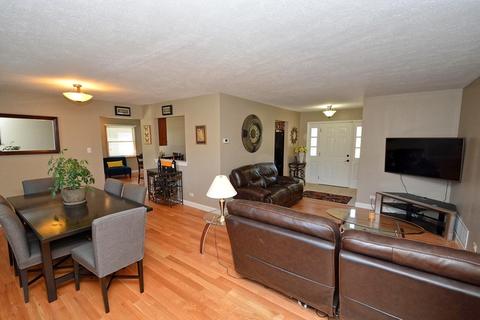 1523 Huntleigh Dr, Wheaton, IL 60189 photo 2