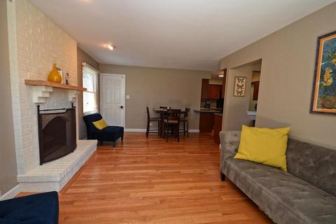 1523 Huntleigh Dr, Wheaton, IL 60189 photo 3