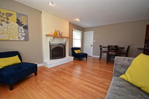 1523 Huntleigh Dr, Wheaton, IL 60189 photo 4