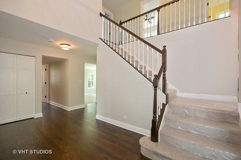 323 Wildberry Ln, Bartlett, IL 60103 photo 2