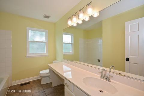 323 Wildberry Ln, Bartlett, IL 60103 photo 21