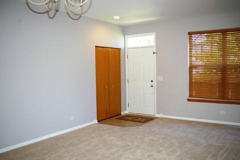 721 Periwinkle Ln, Aurora, IL 60504 photo 4