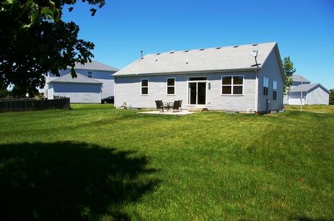 721 Periwinkle Ln, Aurora, IL 60504 photo 3