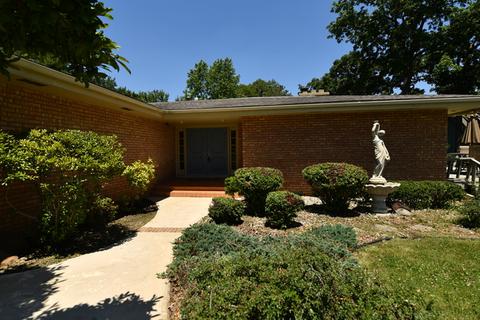 1305 Oaktree Ln, Kankakee, IL 60901 photo 2