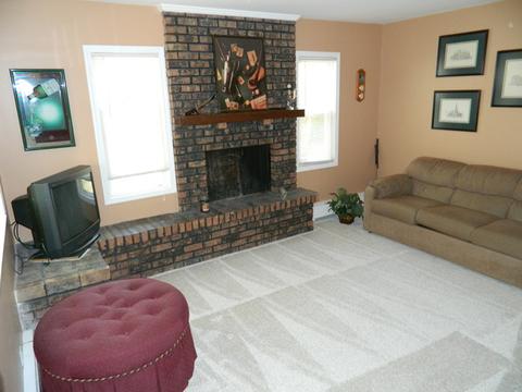 537 Miller Dr, Elgin, IL 60123 photo 4