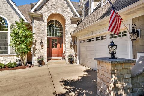 2444 Legacy Dr, Aurora, IL 60502 photo 2