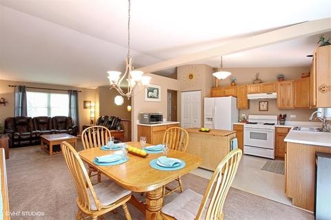 3203 Biscayne Rd, Mchenry, IL 60050 photo 2