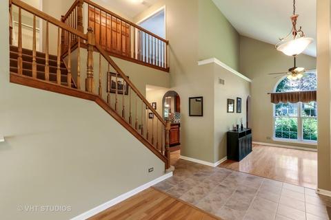 4600 Jade Ln, Hoffman Estates, IL 60192 photo 2