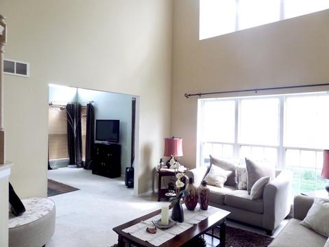 1539 Walnut Creek Dr, Elgin, IL 60123 photo 2