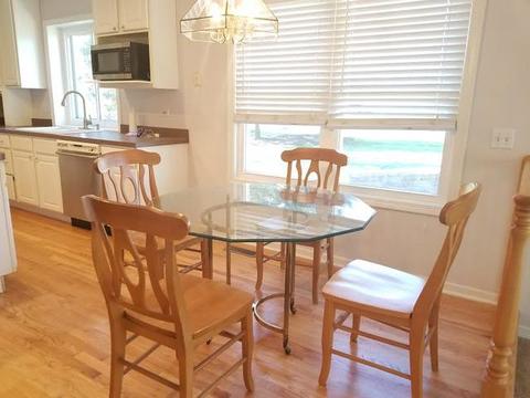 7 S Hankes Rd, Aurora, IL 60506 photo 4