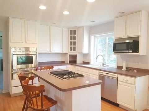7 S Hankes Rd, Aurora, IL 60506 photo 2