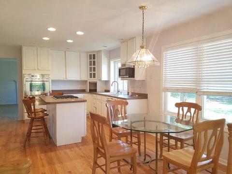 7 S Hankes Rd, Aurora, IL 60506 photo 3