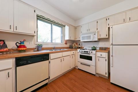 1653 Dover Ct #A, Wheaton, IL 60189 photo 2